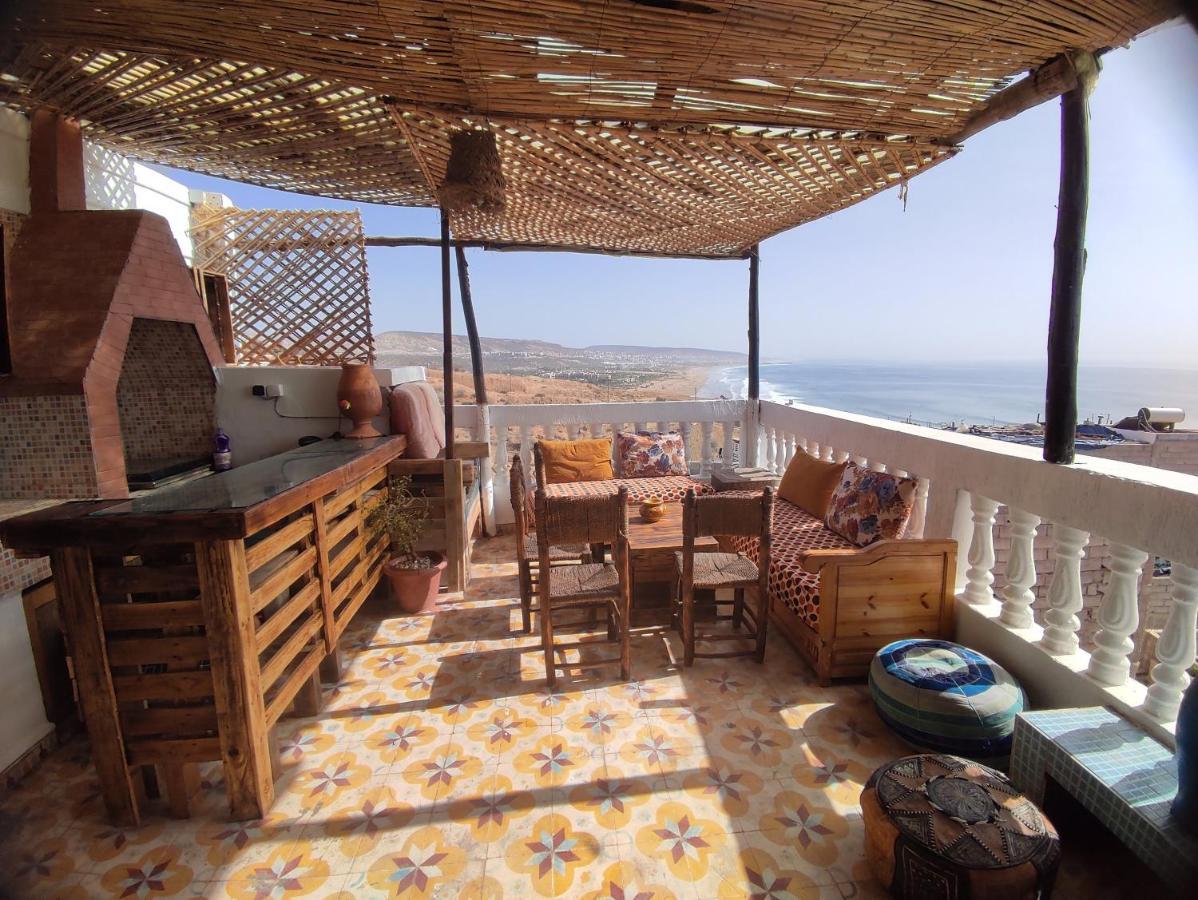 Red Carpet Surf House Homestay