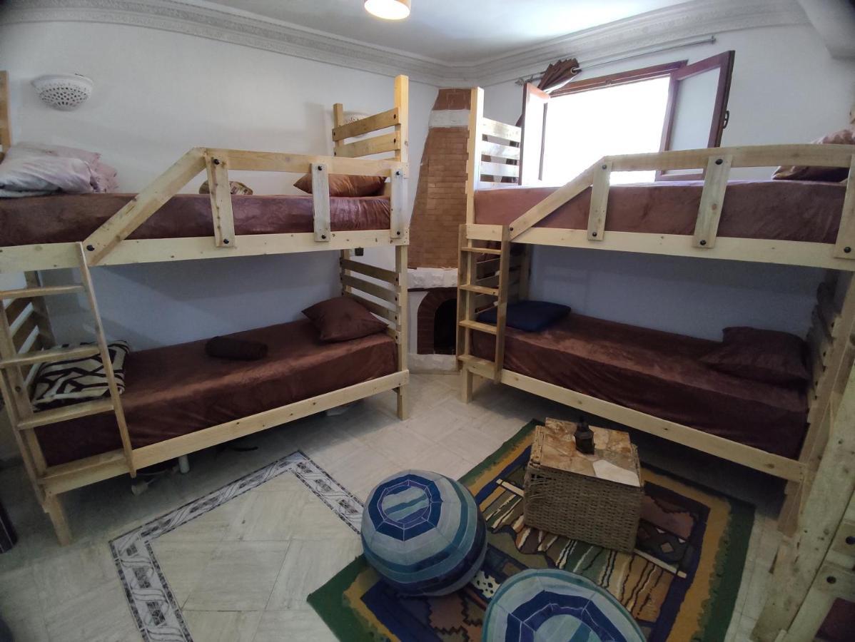 Red Carpet Surf House Homestay *