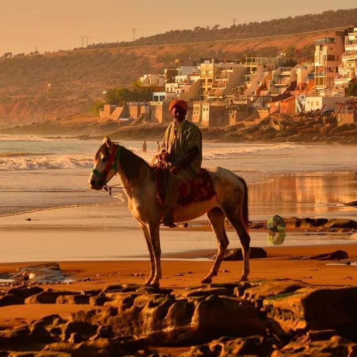 Red Carpet Surf House Homestay Taghazout